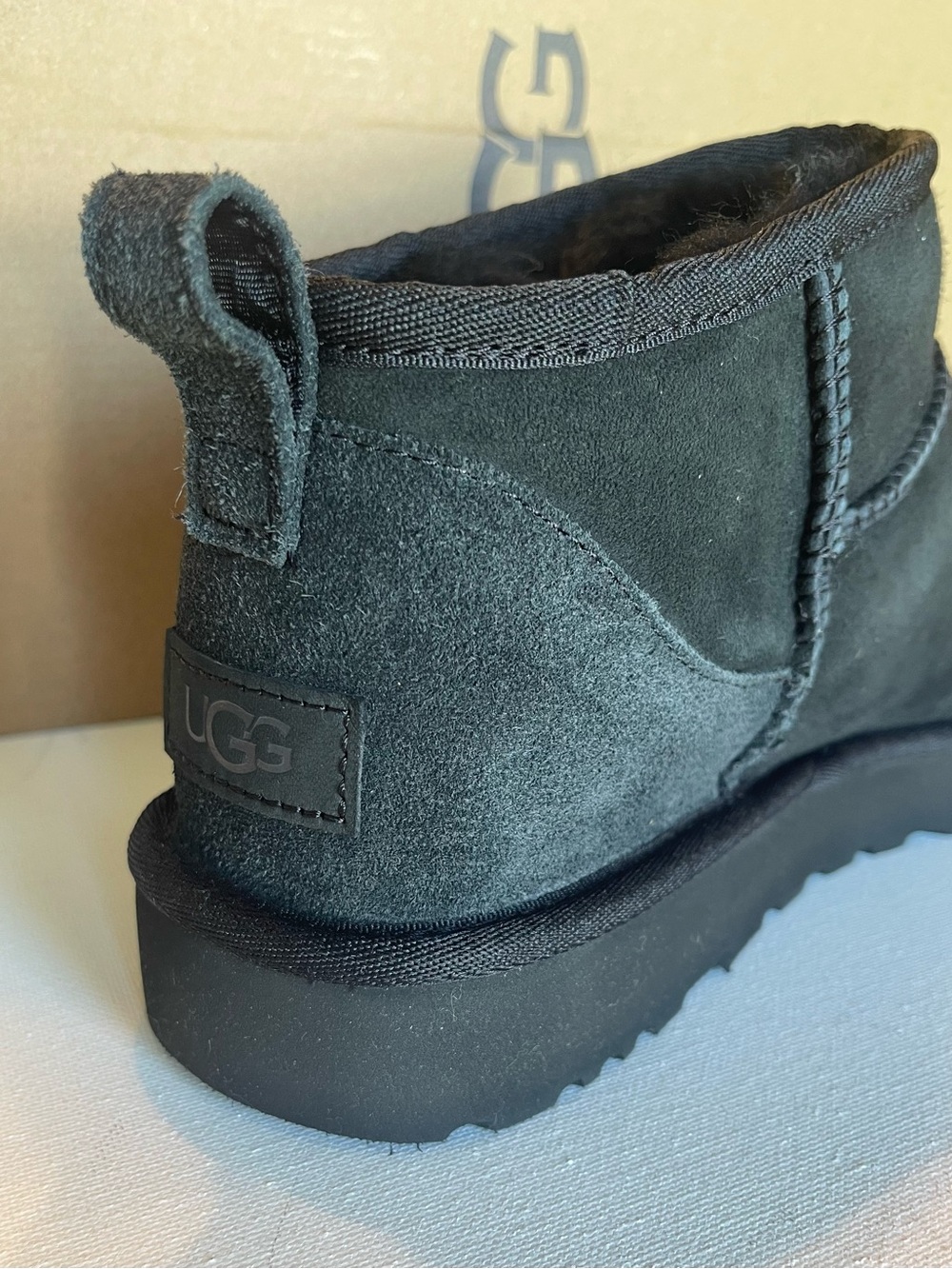 NIB UGG CLASSIC ULTRA MINI SHEEPSKIN PLUSH 88276 BLACK WOMENS SIZE 10 - Picture 13 of 17